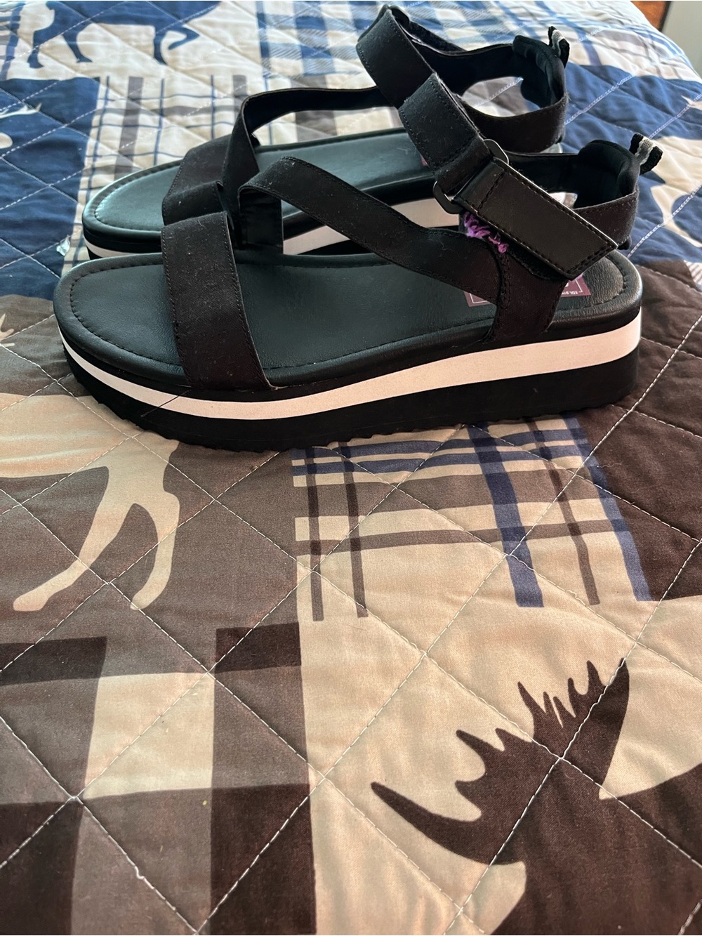 NWOT CUTE POP SANDALS SIZE 8